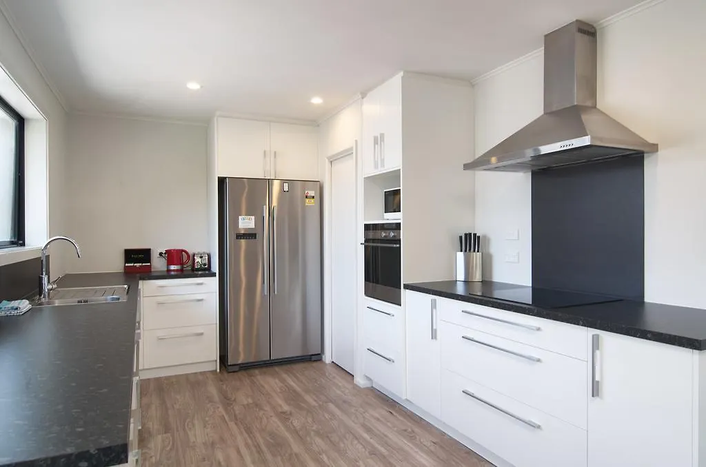 Brookside Villa - Christchurch Holiday Homes